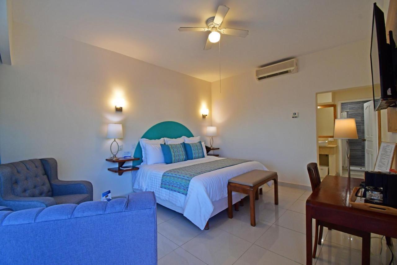The Westmarine Waterfront Hotel لاباز المظهر الخارجي الصورة
