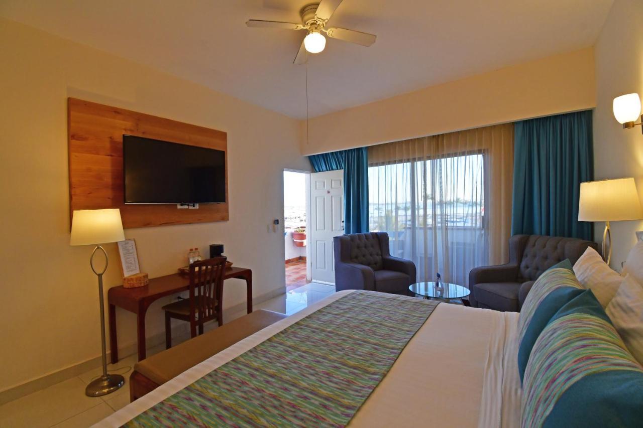 The Westmarine Waterfront Hotel لاباز المظهر الخارجي الصورة