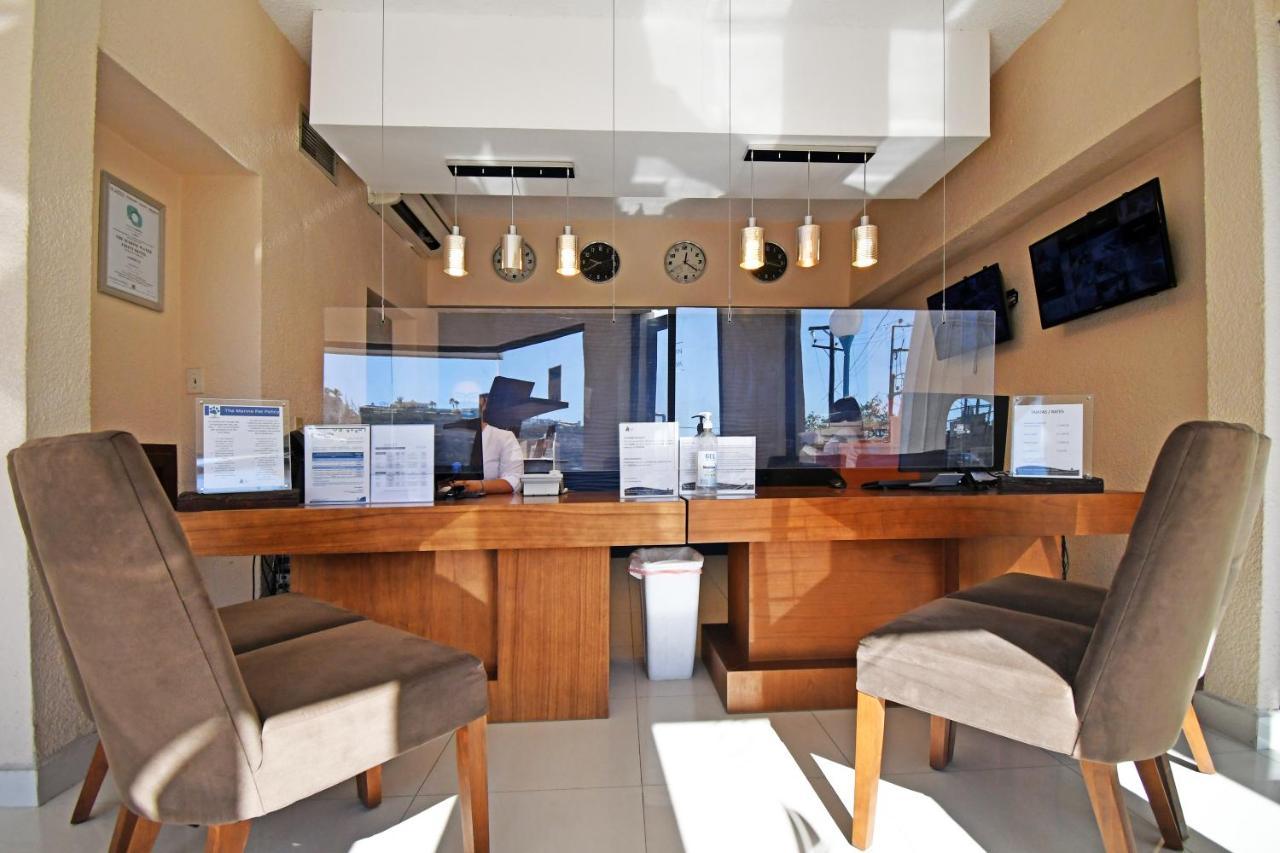 The Westmarine Waterfront Hotel لاباز المظهر الخارجي الصورة