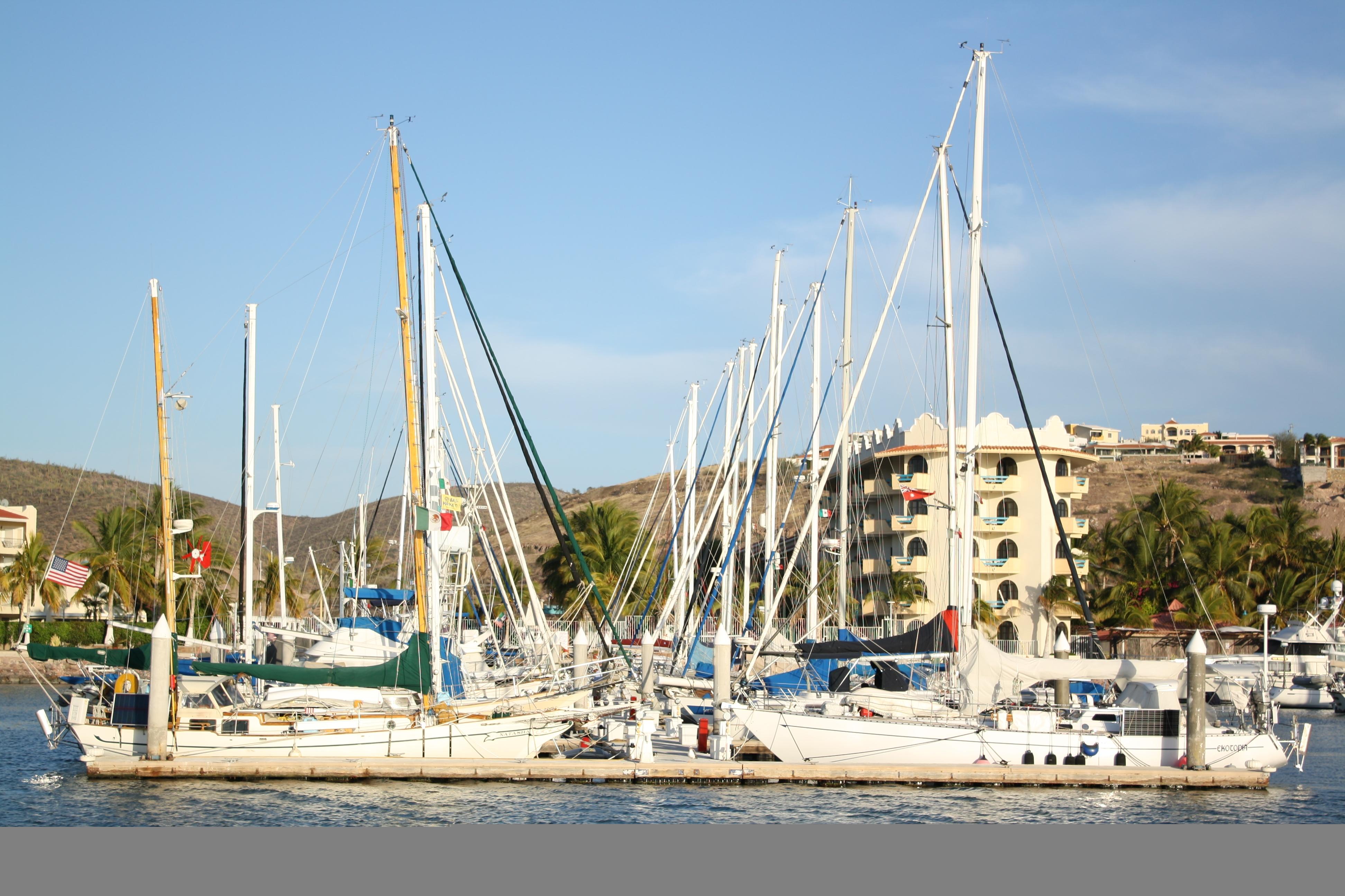 The Westmarine Waterfront Hotel لاباز المظهر الخارجي الصورة