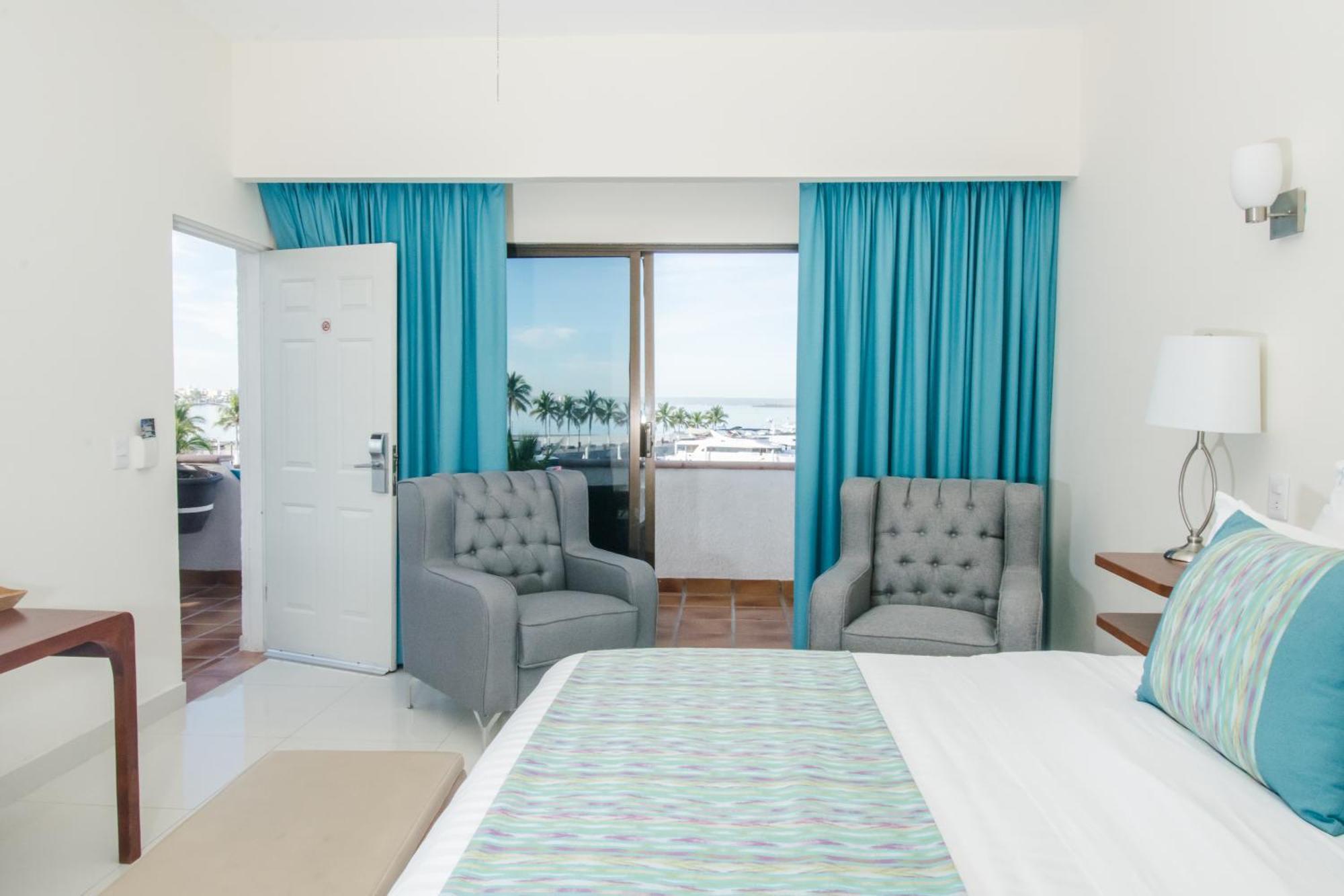 The Westmarine Waterfront Hotel لاباز المظهر الخارجي الصورة