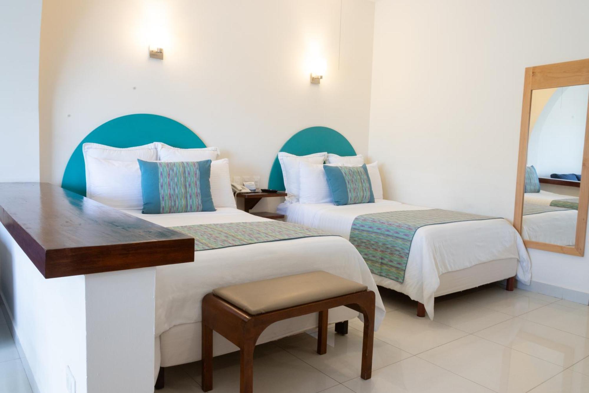 The Westmarine Waterfront Hotel لاباز المظهر الخارجي الصورة
