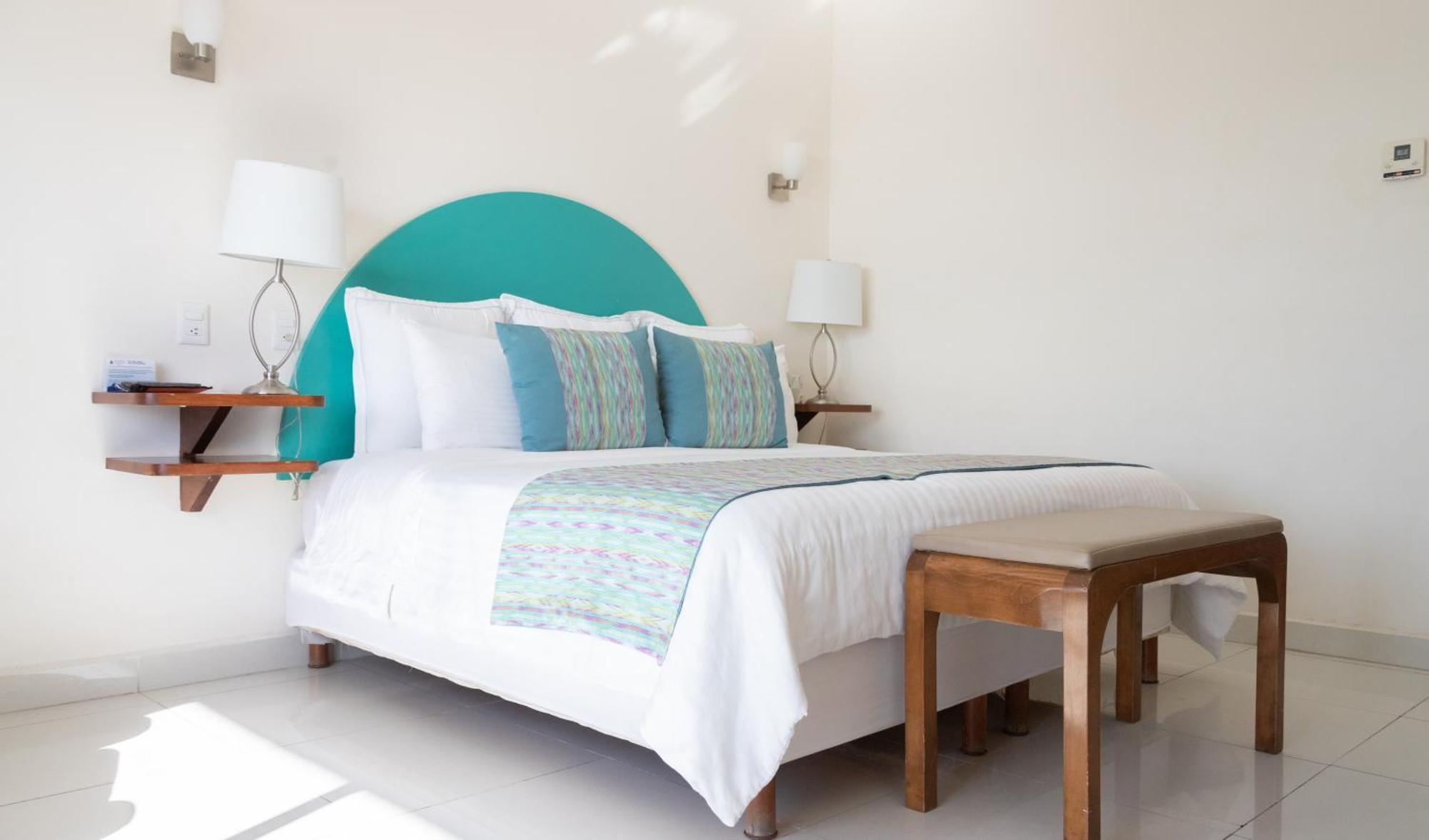 The Westmarine Waterfront Hotel لاباز المظهر الخارجي الصورة