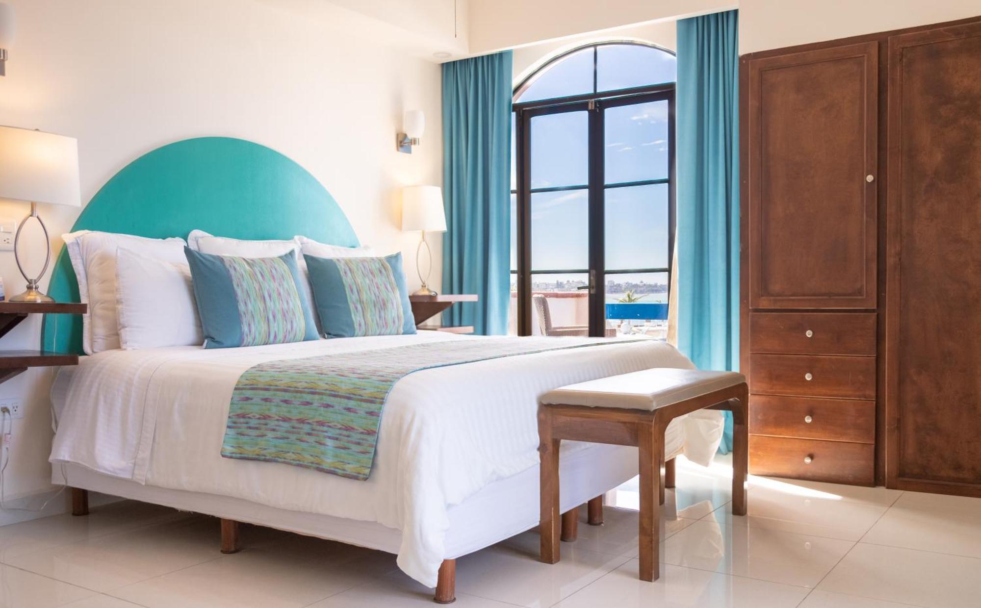 The Westmarine Waterfront Hotel لاباز المظهر الخارجي الصورة
