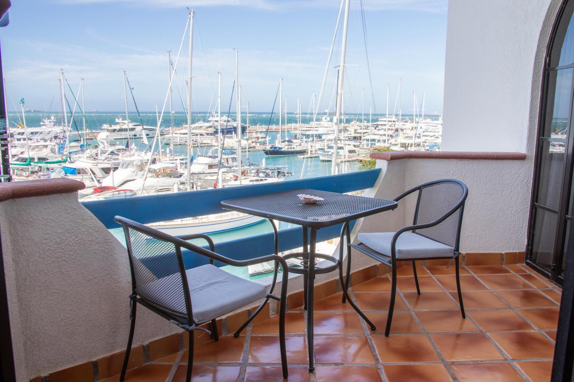 The Westmarine Waterfront Hotel لاباز المظهر الخارجي الصورة