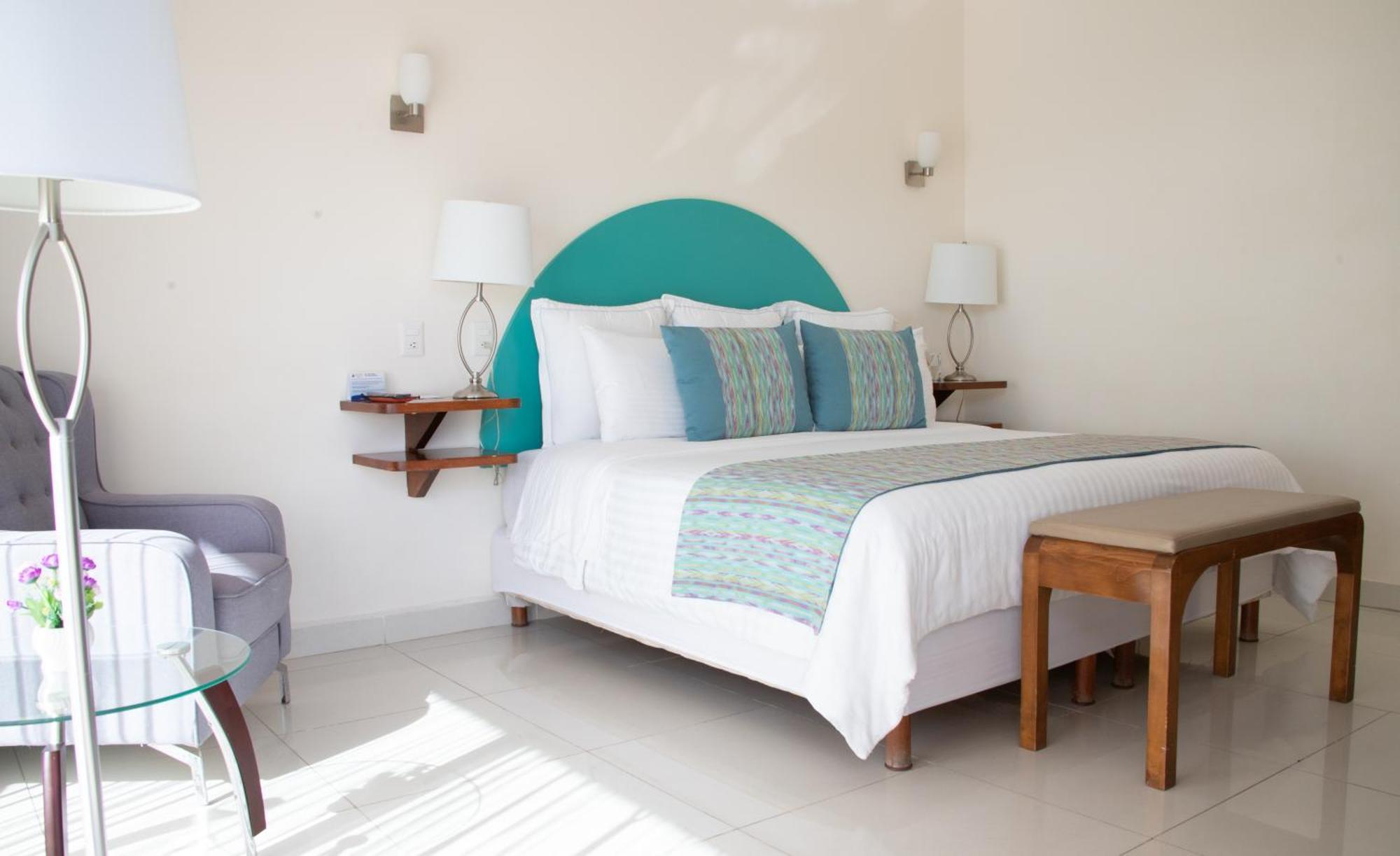 The Westmarine Waterfront Hotel لاباز المظهر الخارجي الصورة