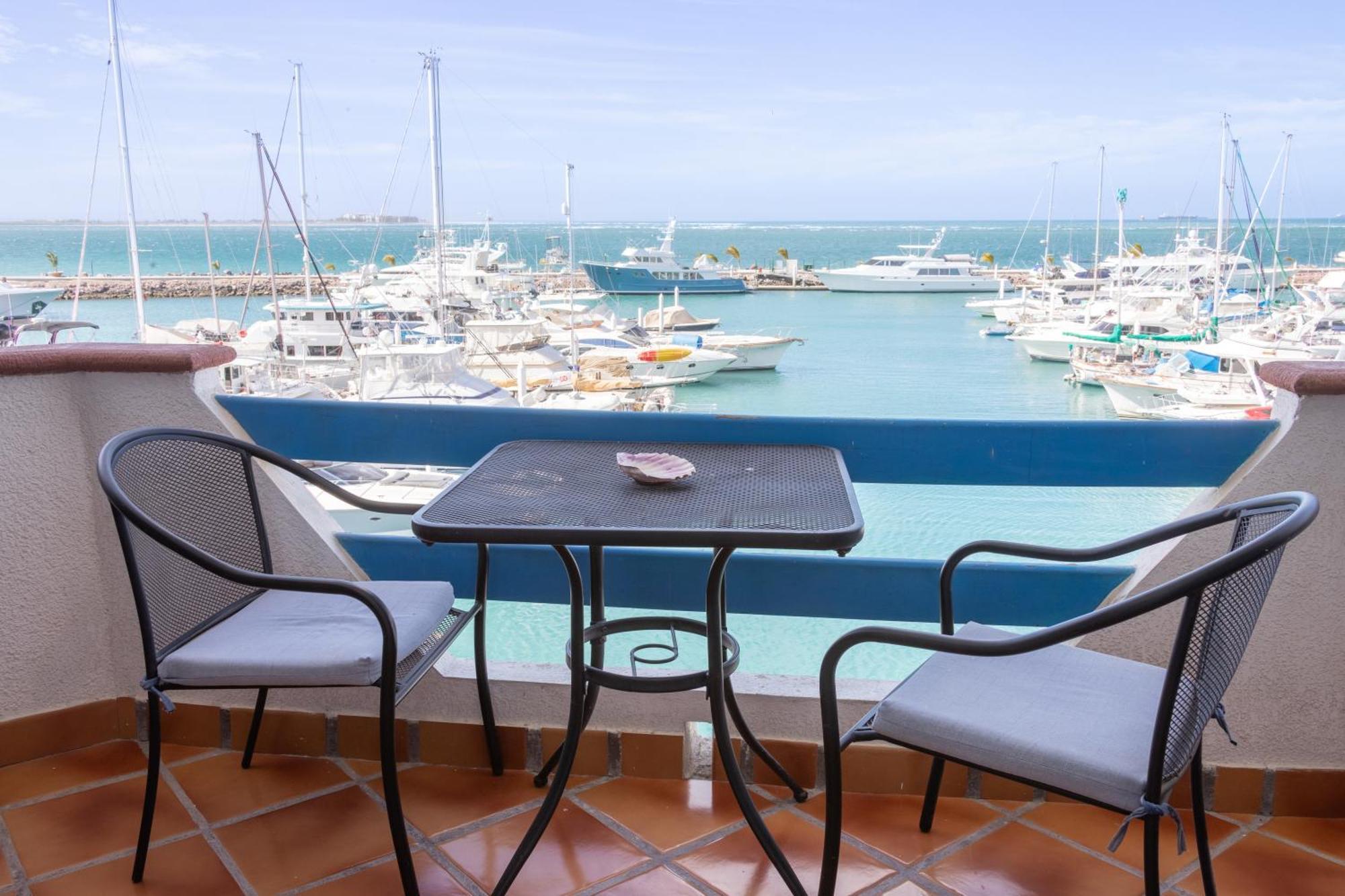 The Westmarine Waterfront Hotel لاباز المظهر الخارجي الصورة