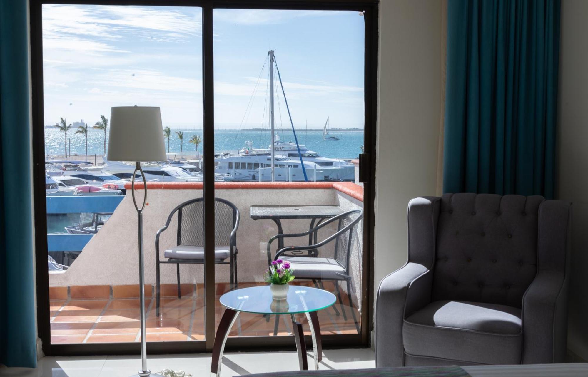 The Westmarine Waterfront Hotel لاباز المظهر الخارجي الصورة