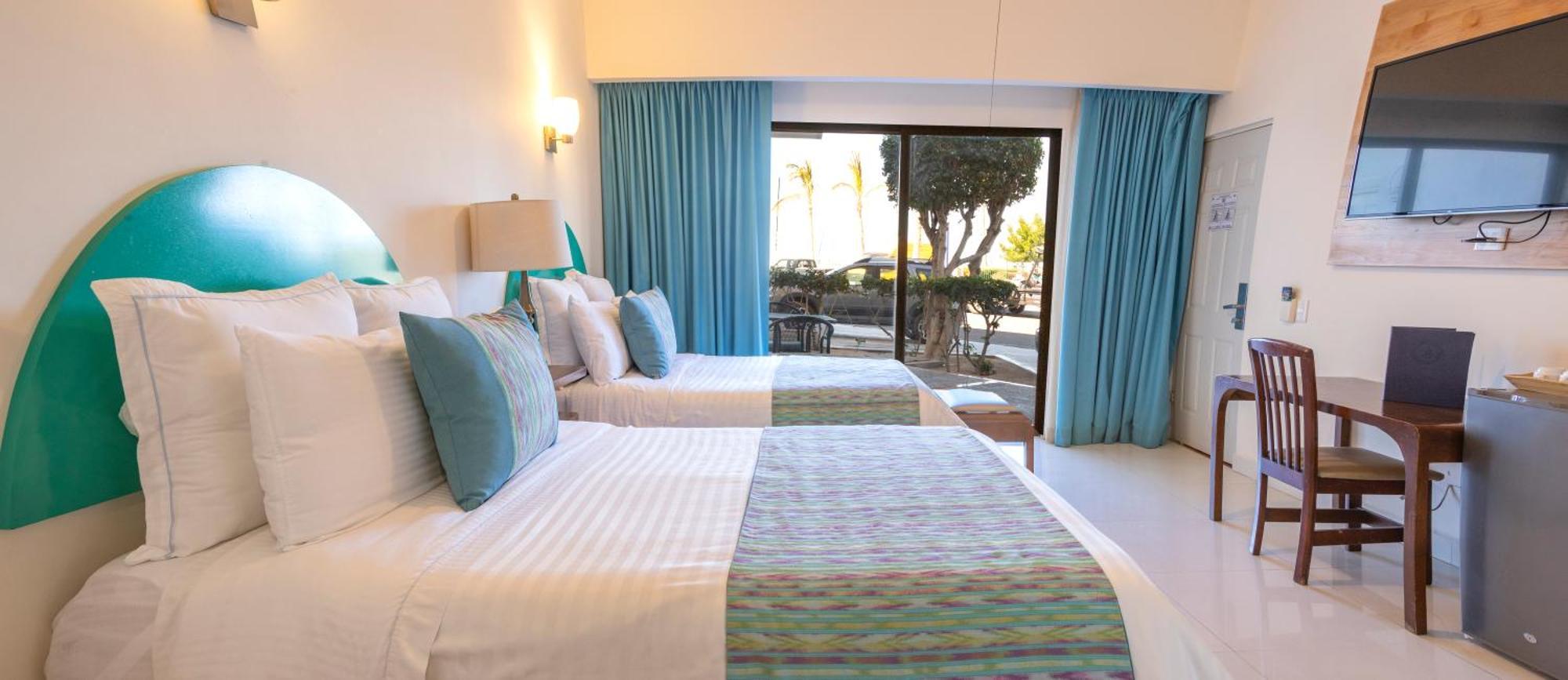 The Westmarine Waterfront Hotel لاباز المظهر الخارجي الصورة